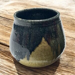 STUDIO ART POTTERY DRIP GLAZE VASE/ PLANTER GREEN SIGNED 4”T x 3.5”W